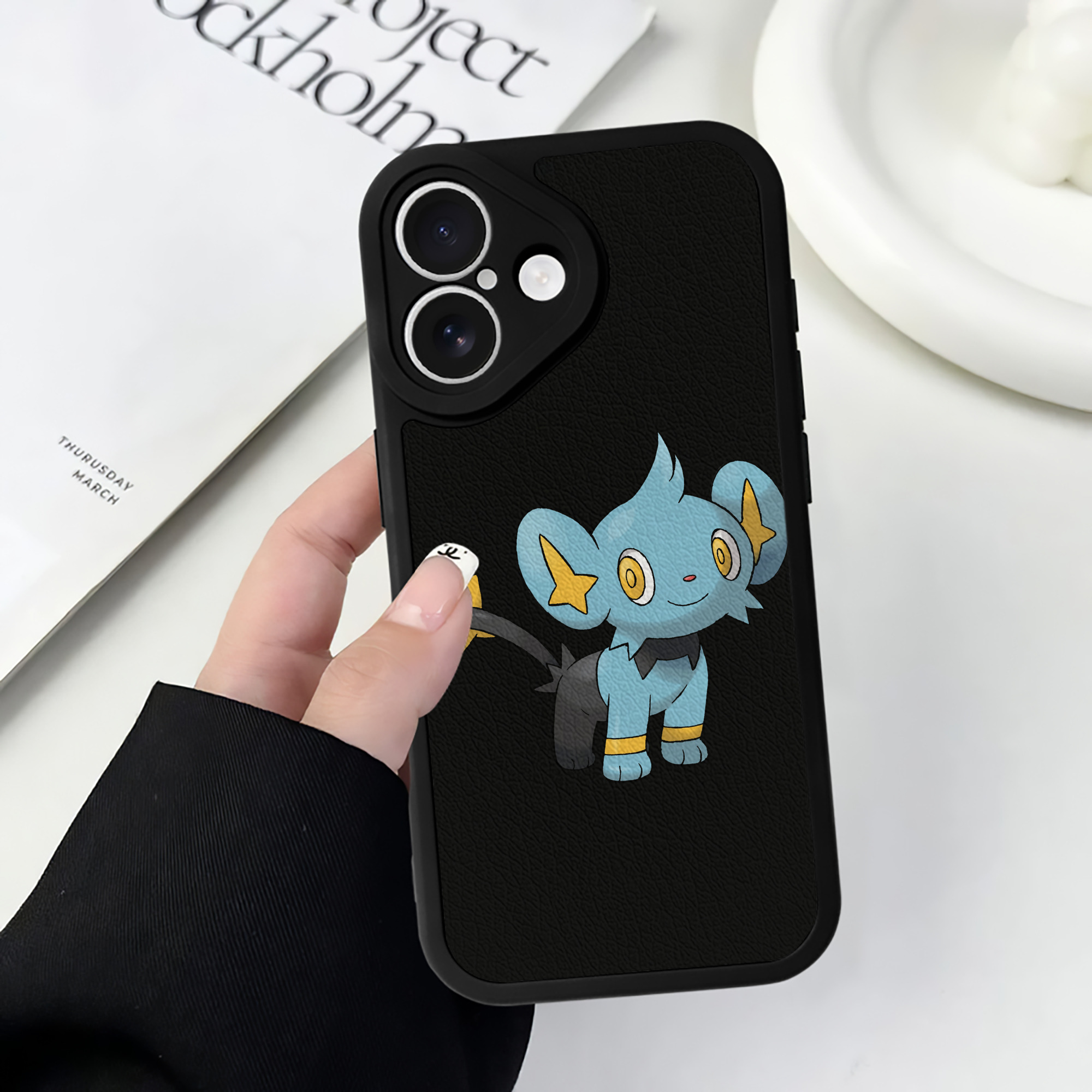 （画像用） ポケットモンスター Pokémon 【iPhone 16シリーズ対応】シリコンスマホケース（レザー調） 材質：シリコン